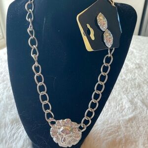 Retro Silver Tone Chunky  Lion Pendant Necklace and Earring Set